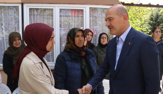 İçişleri Bakanı Soylu, şehit Teğmen Bahadır'ın Yalova'daki ailesini ziyaret etti